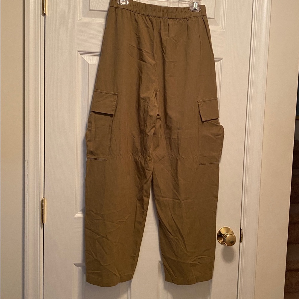 Universal Thread Women’s Olive Barrel Leg Cargo Pants…size S - Picture 2 of 5